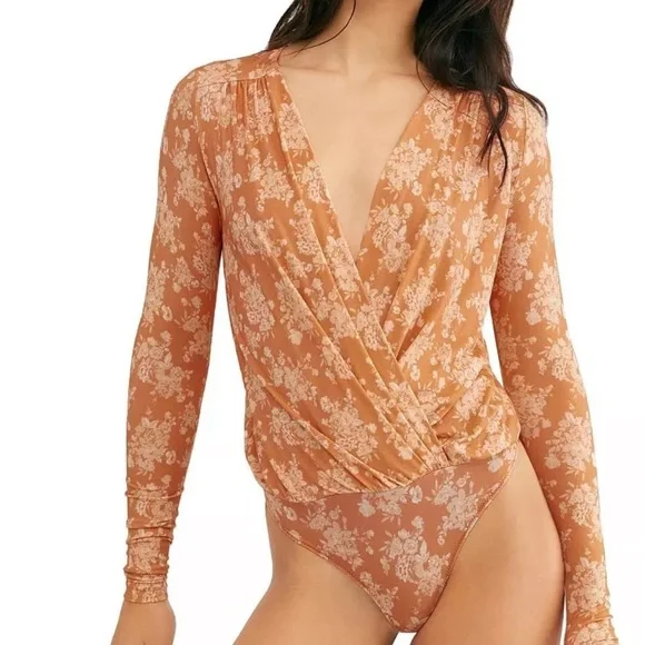 FREE PEOPLE Turnt Surplice Bodysuit in a copper floral print Medium NWT - Picture 4 of 11